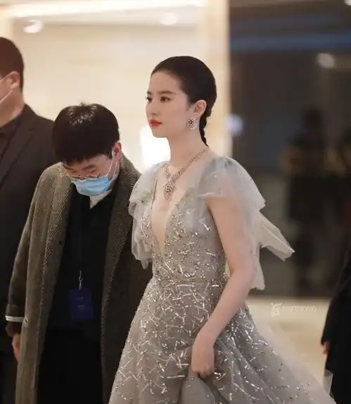  刘亦菲活动生图曝光,新造型像迪士尼在逃公主,真不愧是生图女神