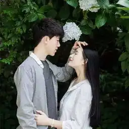  男人对你做这9个动作,你会发现他比你想象中更爱你