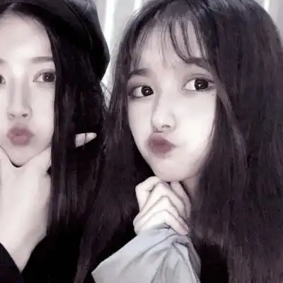  今年比较火的女生闺蜜头像两人一张两人一张图一人一半