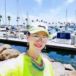  翁虹七夕高调撒糖跟老公似热恋情侣,12岁女儿气质非凡