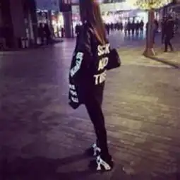  谁能给我找个类似于这个头像的头像情侣头像