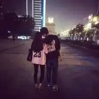  混搭情侣qq头像用尽全力奔赴一场未知