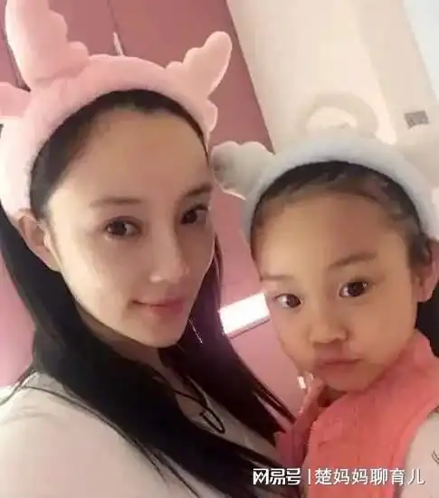 朋友圈晒孩子需谨慎,一不小心好闺蜜变陌路,你不嫌烦别人还嫌烦