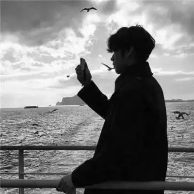  qq男生黑白头像,长的帅气不是我的错