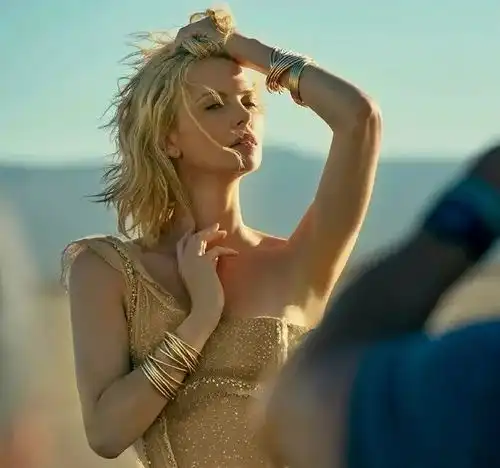  杨幂真的配不上大牌吗