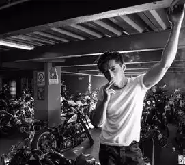  胡歌连发16条私信安慰白血病粉丝,坚持跑步5年,这样的他你怎么黑