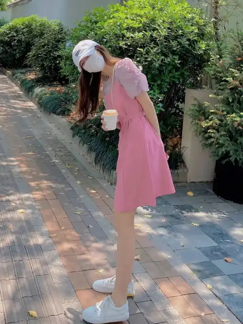  有品位女人别穿太紧身,今年流行穿大不穿小,显瘦又时髦