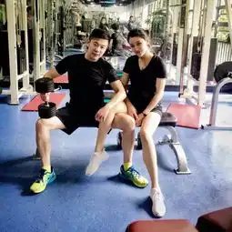  怀孕6个月仍有a4腰产前3天还在健身,这个美辣妈逆天啦