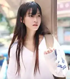 轻松一刻美女等车时遇到男生搭讪,她的一句话令男生望而却步