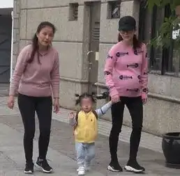 方媛挺孕肚与闺蜜聚会,四个姐妹同一张脸,网红脸真假难辨
