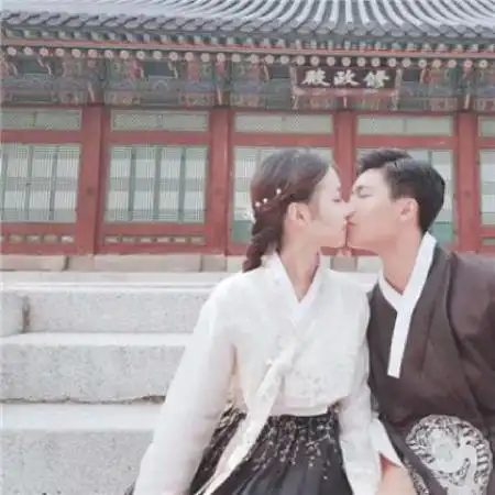  超好看的情侣头像真人很多人的忠诚都是装的