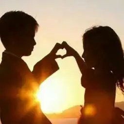  刚和她聊天就说别装一言不合就删除我