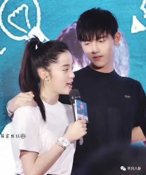  美合模仿欧阳娜娜还暗戳戳diss她她俩和陈飞宇之间的故事也是很扑朔迷离了