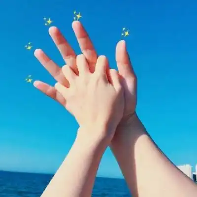  比心手势图片头像拿心手势的女生头像只有手