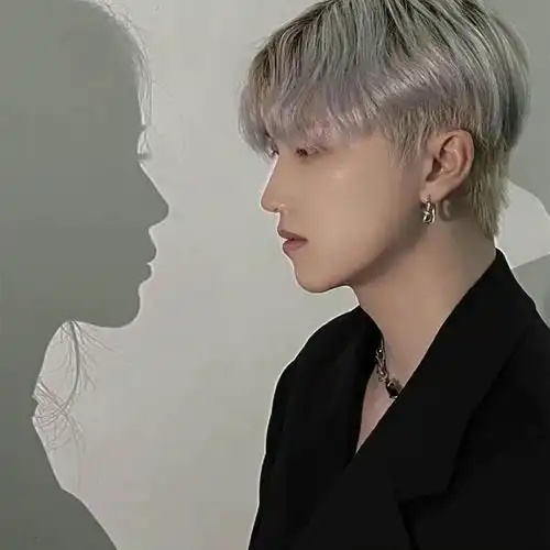  情侣头像我们在对方身边就好