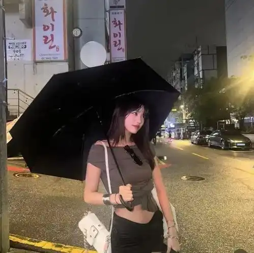 汪峰女儿小苹果好漂亮韩国露脐装曝光,身高178颜值逆天引热议