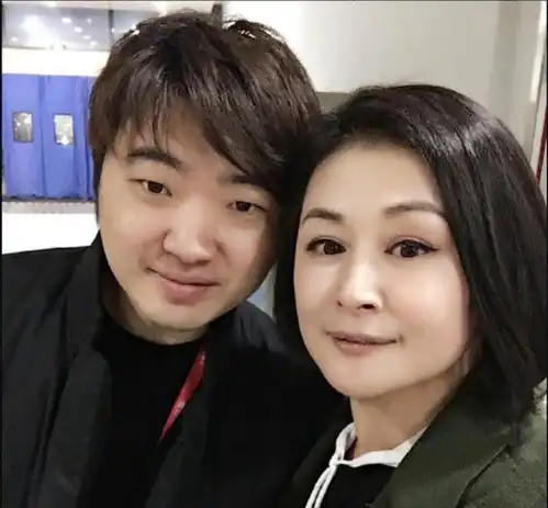  吴彤翟天临发文悼念乡村爱情谢大脚,粉丝的评论惹人泪奔