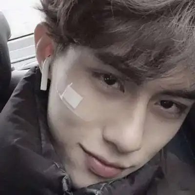  治愈系男生头像笑容阳光帅气微笑暖心图片