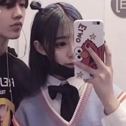  qq情侣头像一对俩张分开,我们的幸福不曾改变