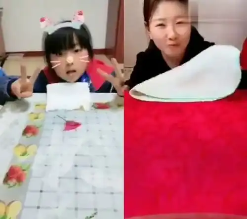  搞笑萌娃合拍这样吃东西你是第一人