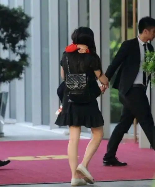 吴尊老婆现身爸爸去哪儿,这一季最神秘的妈妈终于露面啦