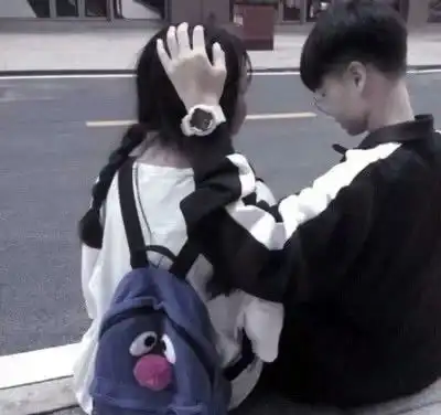  写给未满18岁傻孩子的句子你那么优秀,千万别毁在狗屁爱情上