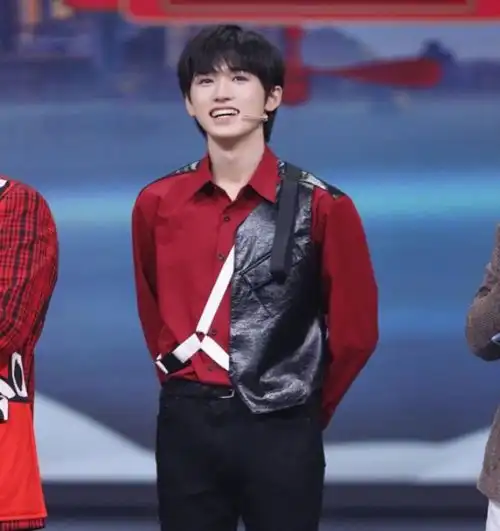  王牌对王牌6首播,宋亚轩关晓彤共舞,两人身高差却成焦点