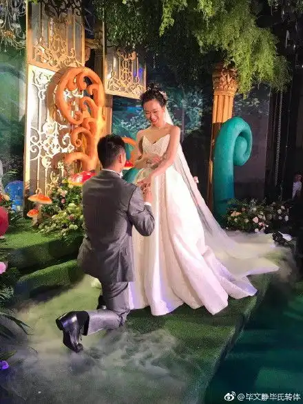 体操奥运冠军迎娶海归美女女儿已1岁半,网友调侃先上车后买票