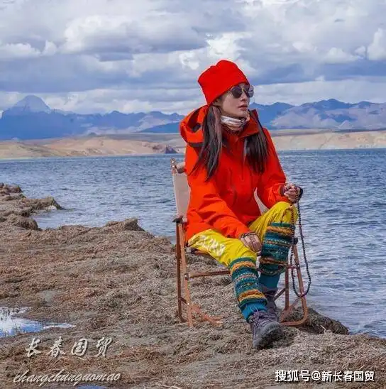  53岁绮梦张敏近照曝光,身材纤细气质脱俗