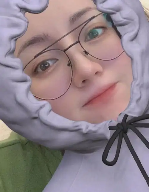 迪丽热巴胖了她晒出发胖自拍照,被闺蜜张馨予扎心评论