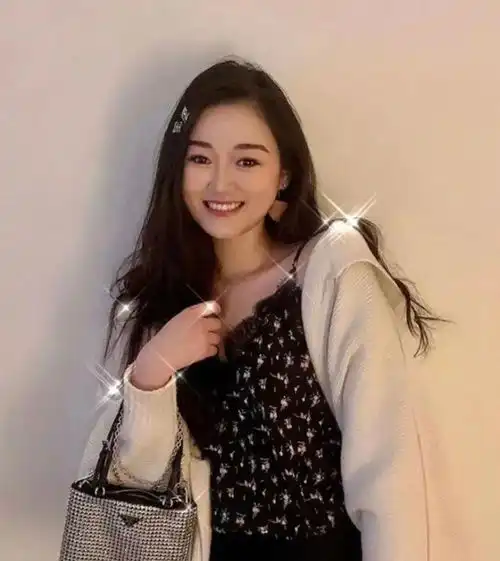  赌王小女儿何超欣闺蜜,一个是二公主姚安娜,一个是富二代袁九儿
