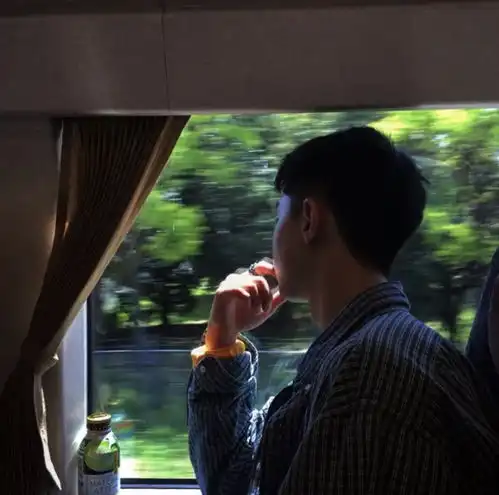  有点酷的男孩子头像