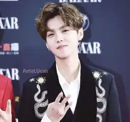  get拍照手势,鹿晗手指奇特,周洁琼大拇指可爱,王大陆比剪刀手