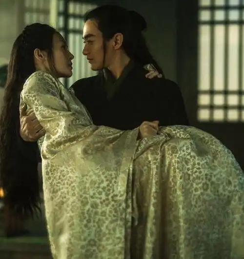  章子怡一点不怕汪峰和周一围直播穿情侣装,看着太恩爱了