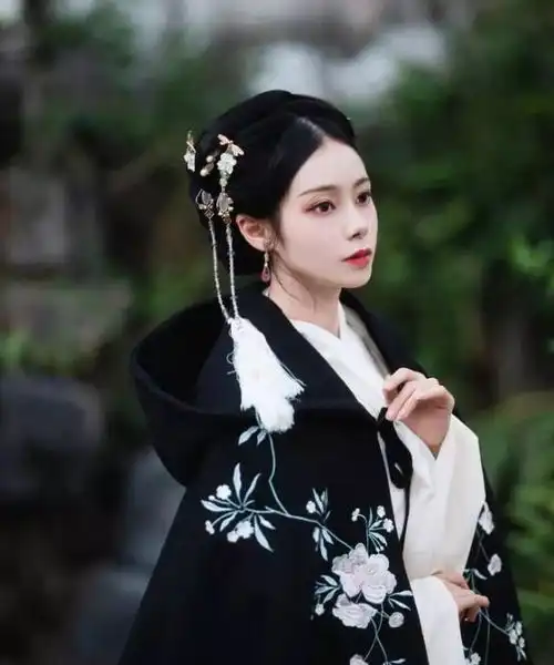  心理测试你喜欢哪一款汉服美女测恋爱中你是理性冷静的人吗