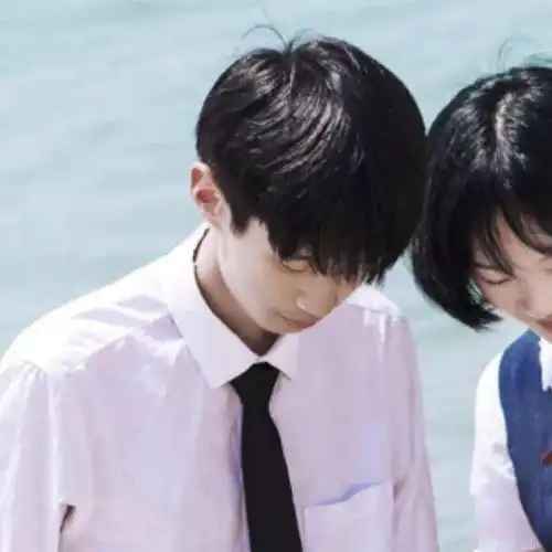  微信头像丨情侣头像一对,抖音最火的情侣头像,情侣头像一左一右污污