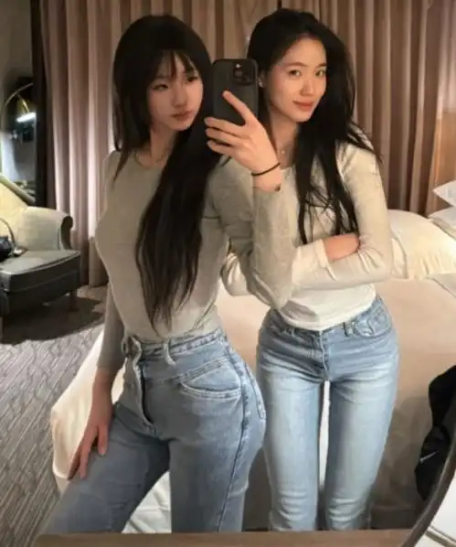  小s一家新加坡旅行,许雅钧和小s晒夫妻合照,穿情侣鞋互动显恩爱