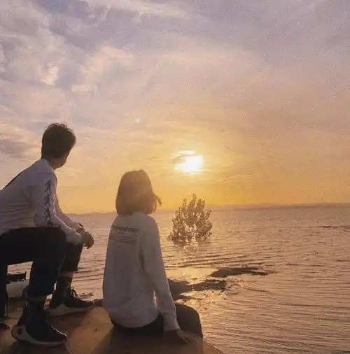  甜蜜情侣头像和活泼可爱的女孩在一起才叫谈恋爱呀比如我嘻嘻嘻