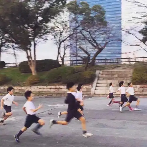  背景图l穿越人海,与你相逢