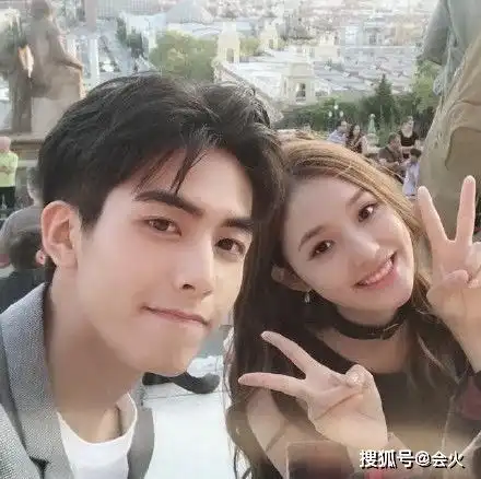  林允恋情疑曝光,与男方举止亲密同归家,曾与冯绍峰宋威龙热恋