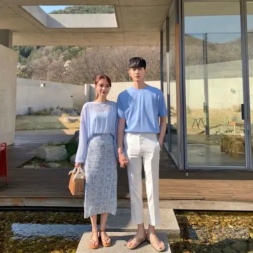  五一小长假不想随便穿这样穿情侣装简单高级,好看又有cp感