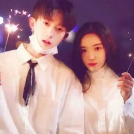  qq可爱情侣头像两张幸福亲吻小清新的太好看了