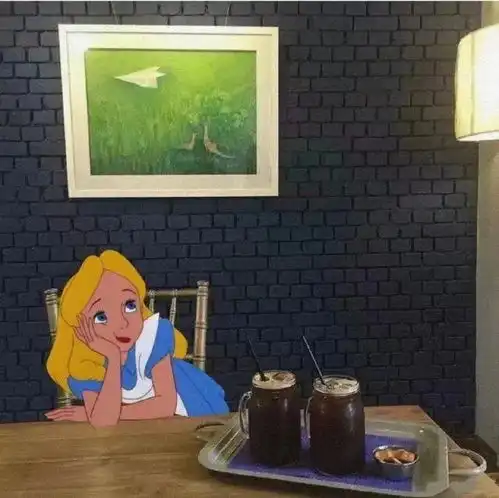  朋友圈背景图迪士尼公主现代在逃