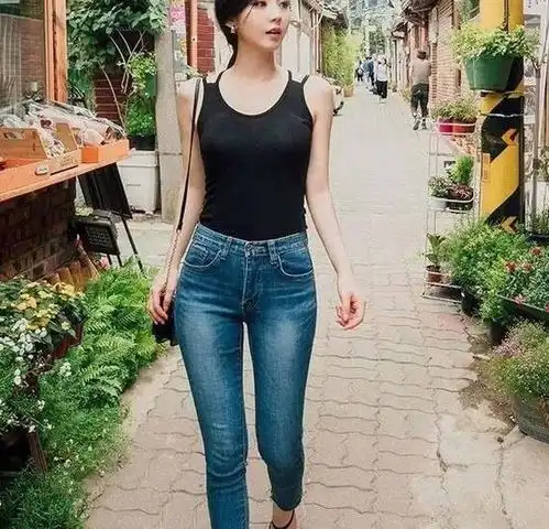  穿牛仔裤的美女,小姐姐拥有好身材
