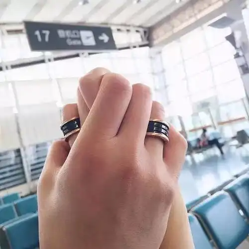  在朋友圈里你是个傻x,在女友眼中是最佳男友