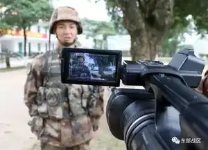  两对情侣打开军恋全新方式追你,追到军营里