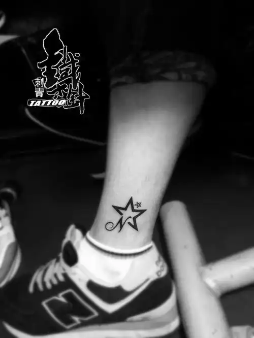  脚踝五角星英文纹身小清新女生纹身情侣纹身