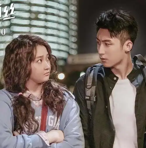  关晓彤和黄景瑜演情侣似超模cp,双向暗恋超甜,真期待吻戏