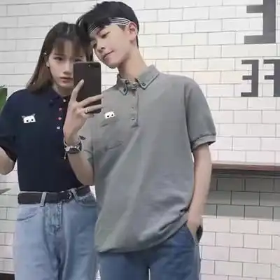  拿着手机自拍微信情侣头像