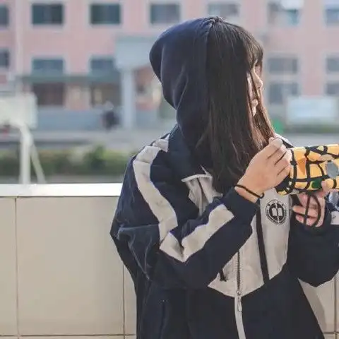  情侣头像爱情使人忘记时间,时间也使人忘记爱情